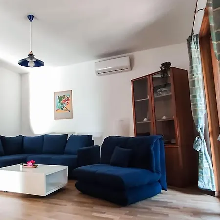 Marko Monterosso, Comfy With A Friendly Host 펜션 츠르베니 브르흐