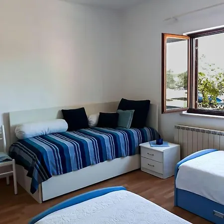 Marko Monterosso, Comfy With A Friendly Host *