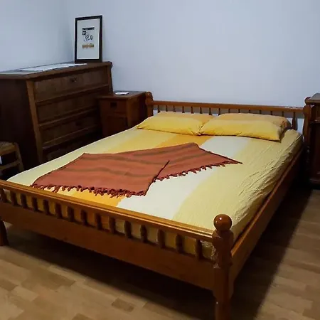 Marko Monterosso, Comfy With A Friendly Host 츠르베니 브르흐